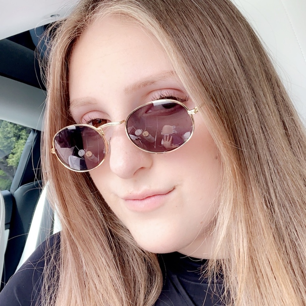 Meet your Posher, Talia